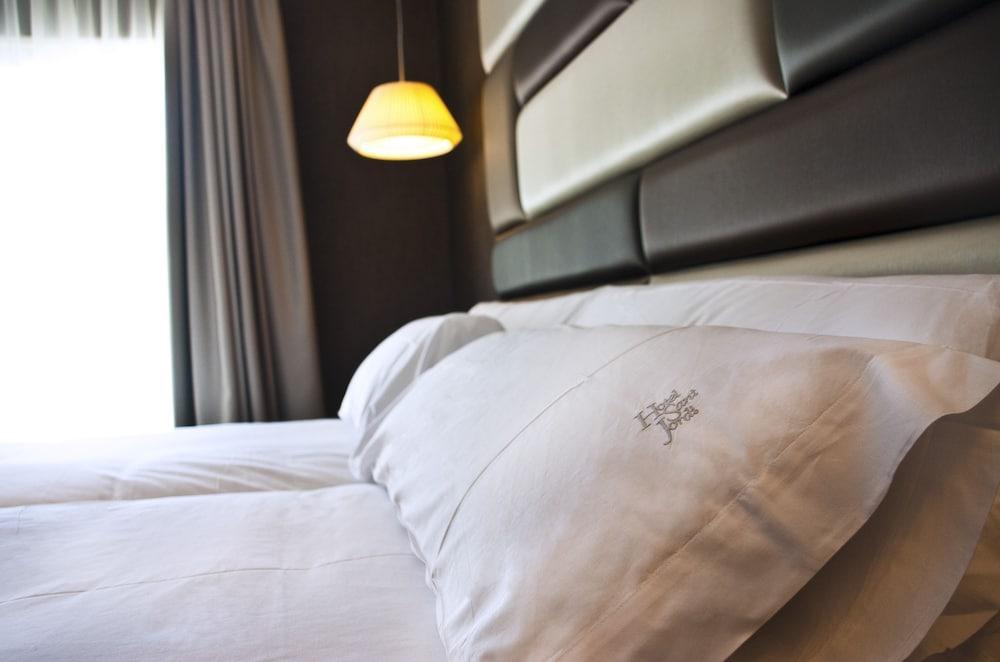 Sant Jordi Boutique Hotel Calella Exterior foto A pillow