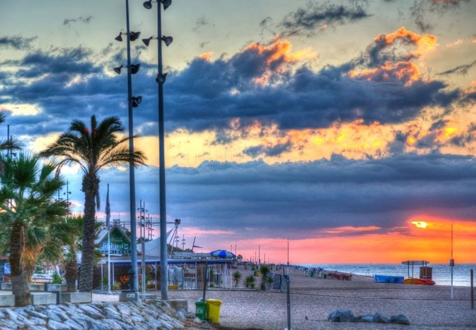 Sant Jordi Boutique Hotel Calella Exterior foto Sunset at the port of Rafina